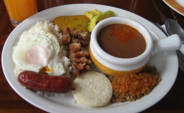 ⇨ Receta Típica Bandeja Paisa - Recetas De Colombia